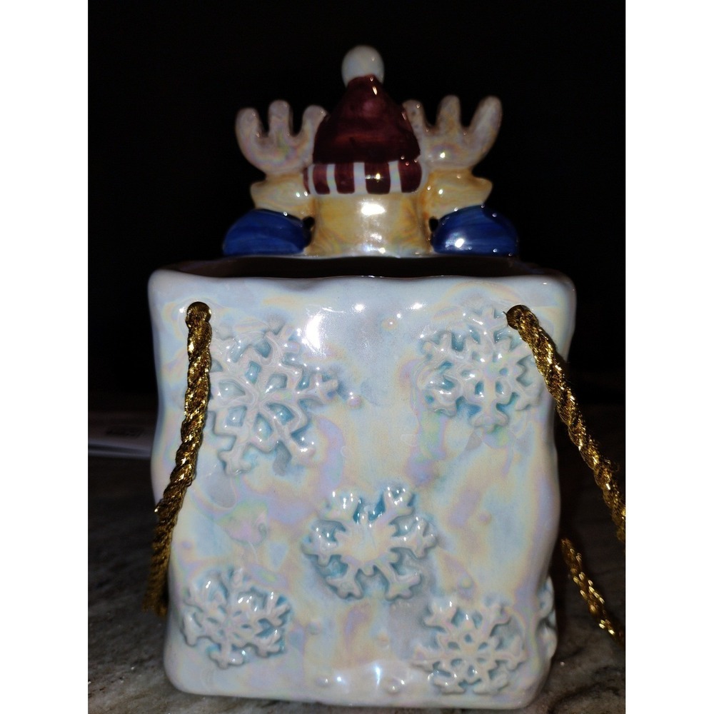 Cute Ceramic Christmas Reindeer Figurine with Snowflakes and Garland - Picture 4 of 6